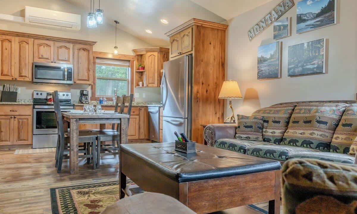 Photo of Livingroom in West Yellowstone