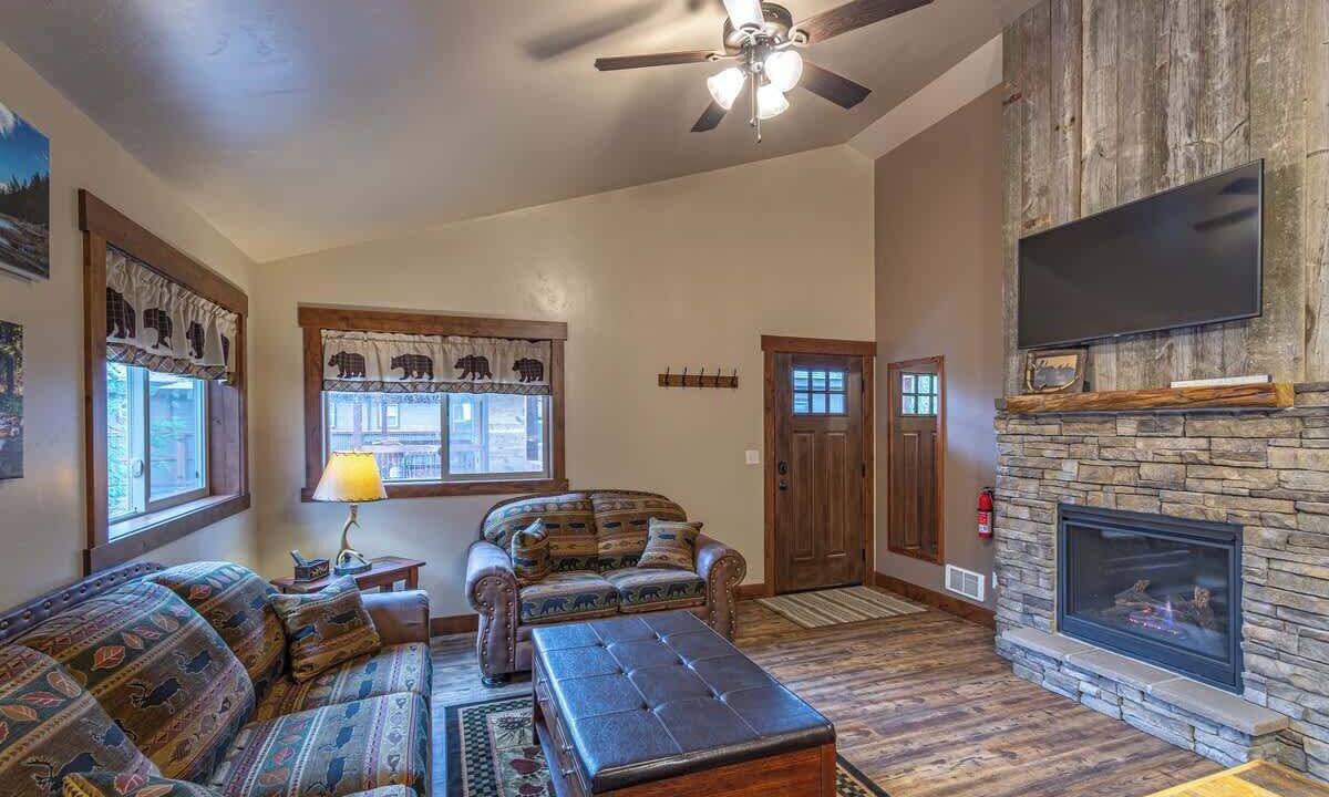Photo of Livingroom in West Yellowstone