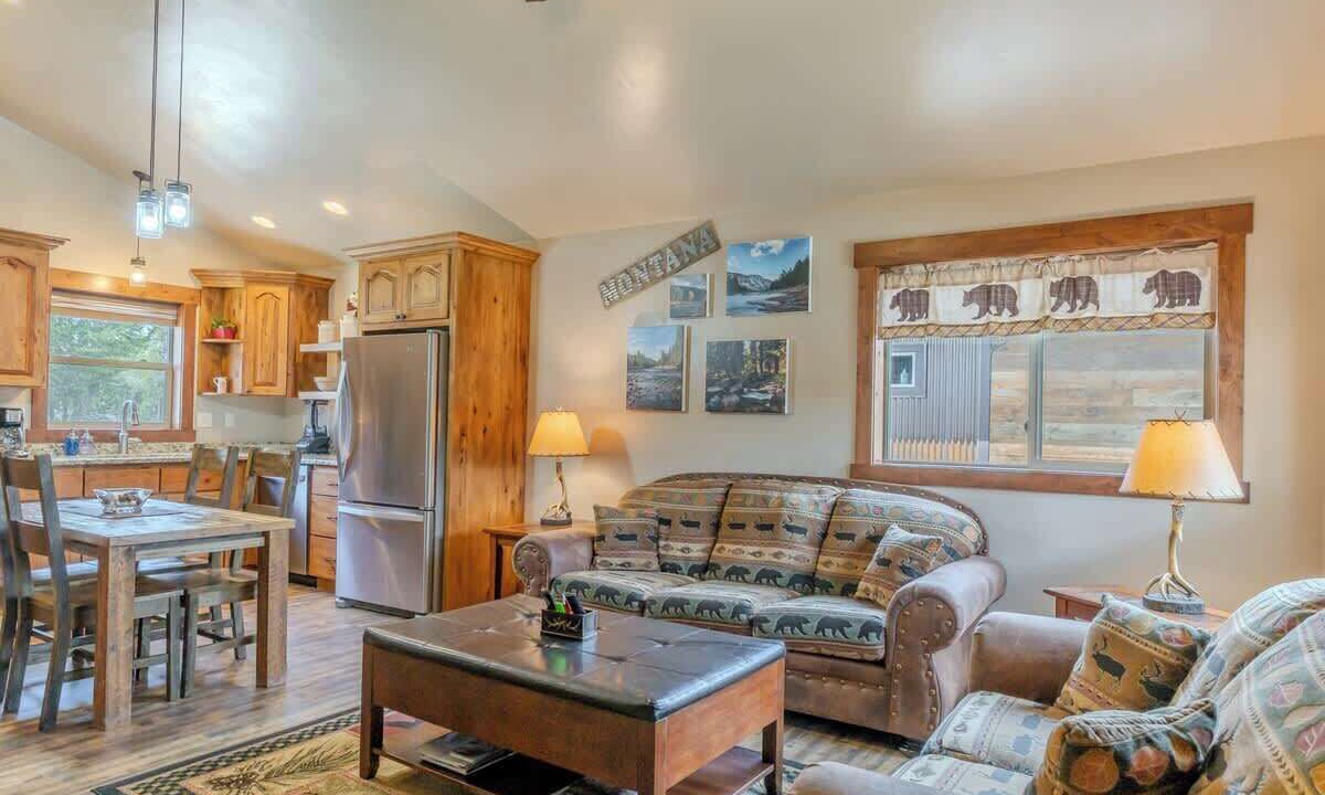 Photo of Livingroom in West Yellowstone