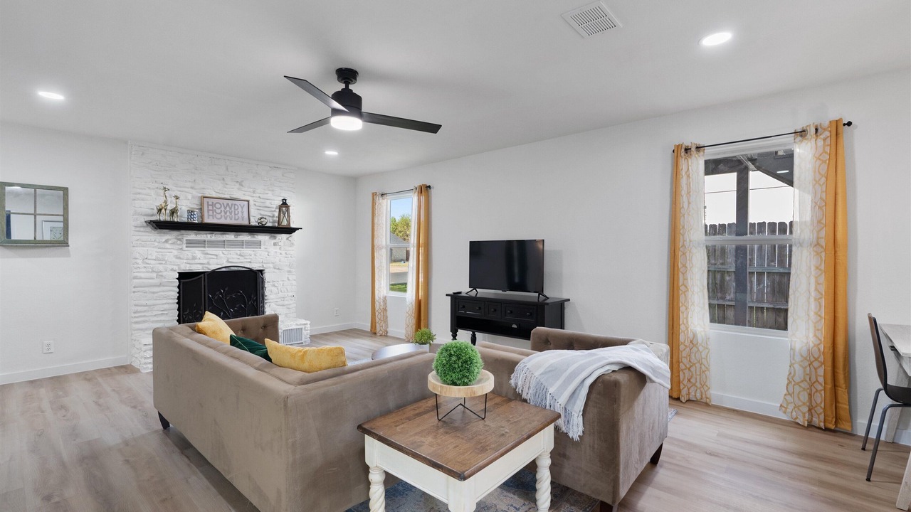 Photo of Livingroom in McNeil