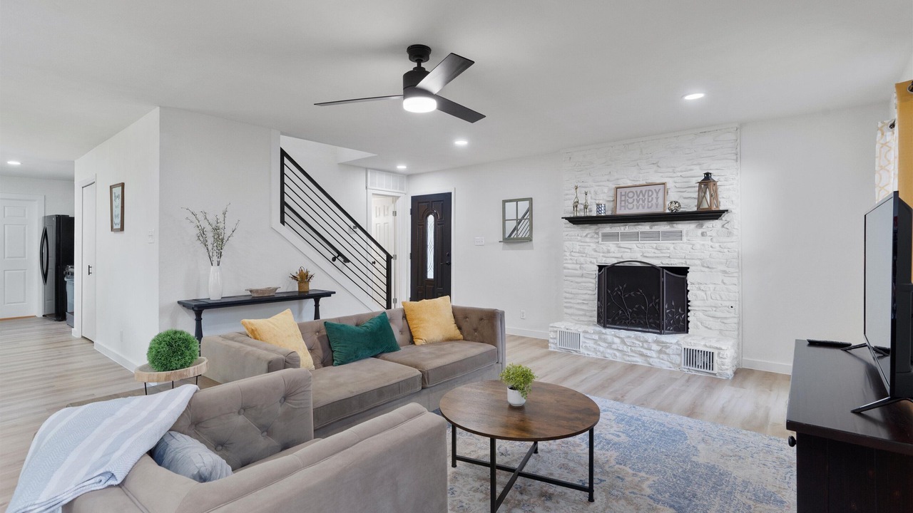 Photo of Livingroom in McNeil