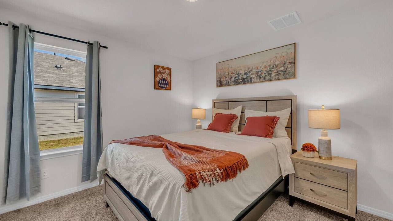 Photo of Bedroom in Manor