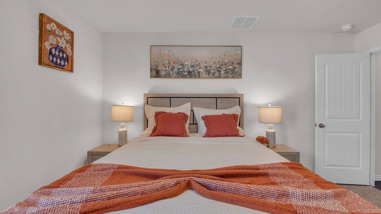 Photo of Bedroom in Manor