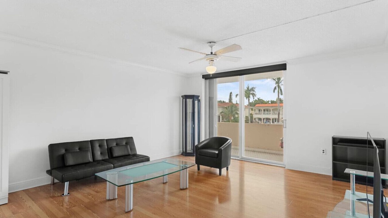 Photo of Livingroom in Bay Harbor Islands