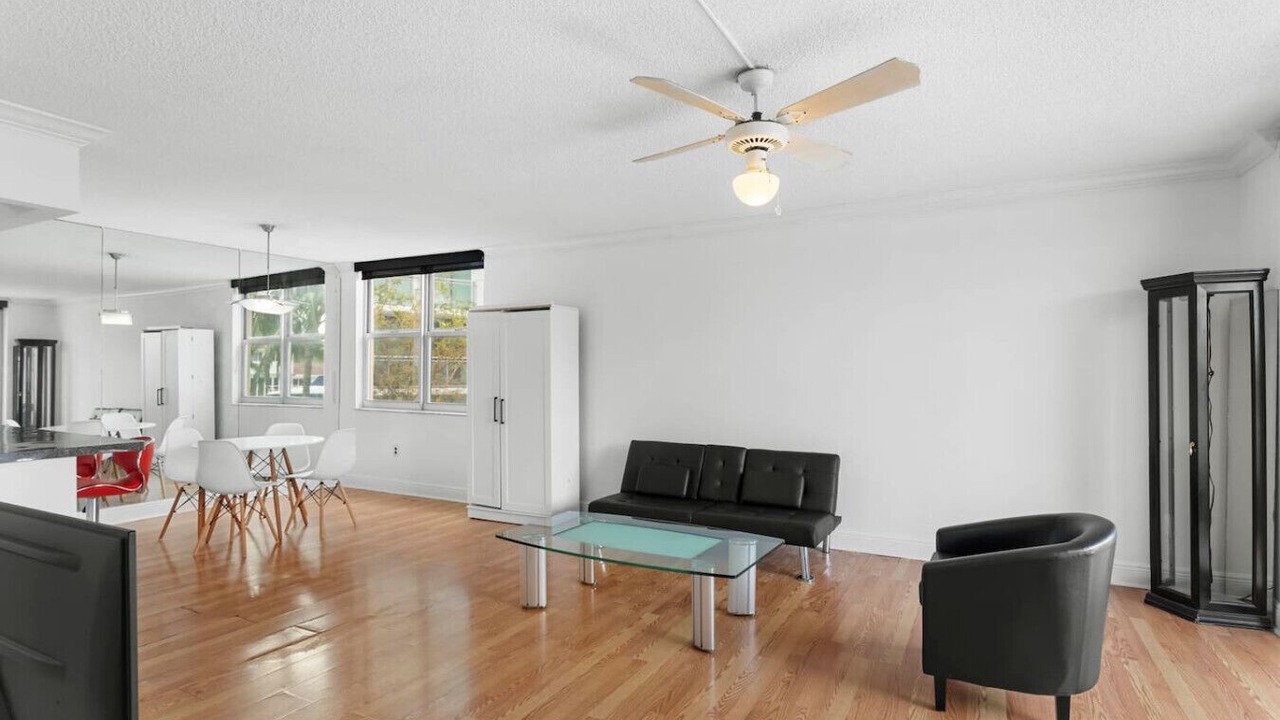 Photo of Livingroom in Bay Harbor Islands