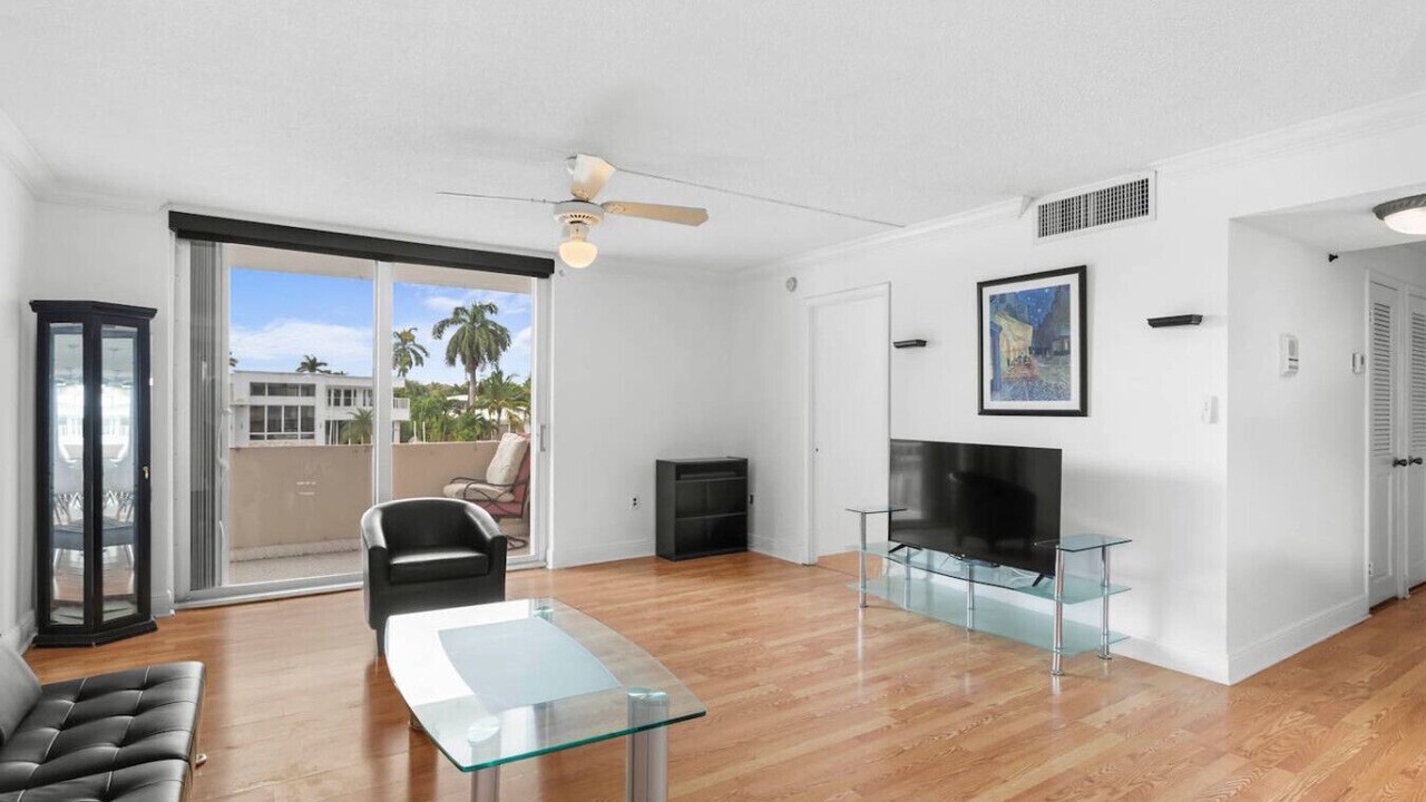 Photo of Livingroom in Bay Harbor Islands