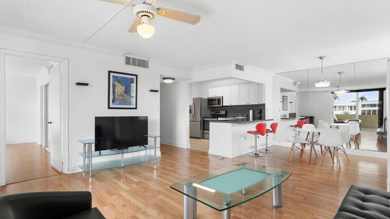 Photo of Livingroom in Bay Harbor Islands