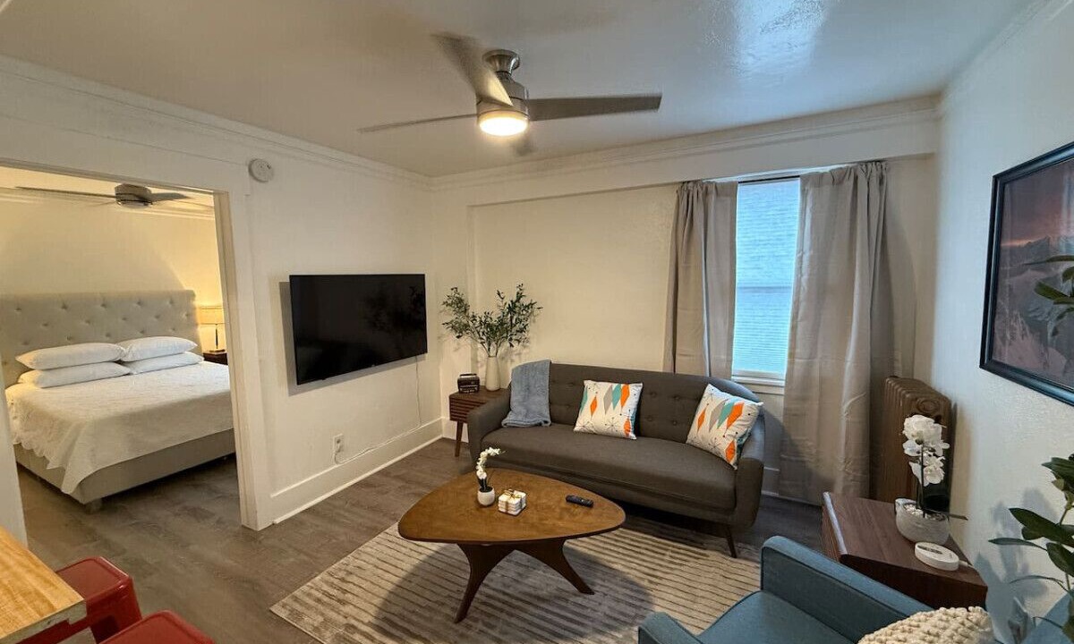 Photo of Livingroom in Downtown Klamath Falls