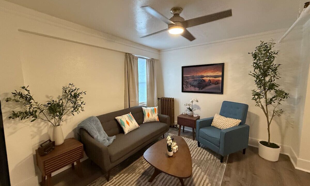 Photo of Livingroom in Downtown Klamath Falls