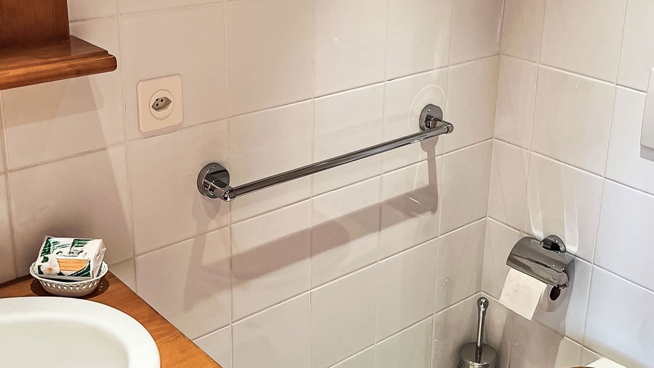 Photo of Bathroom in Lens