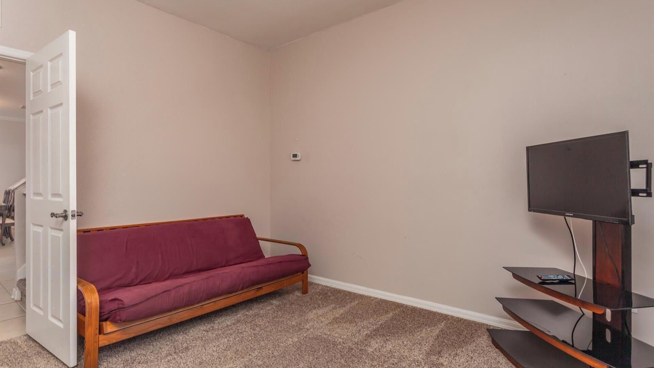Photo of Bedroom in Lake Davenport Estates