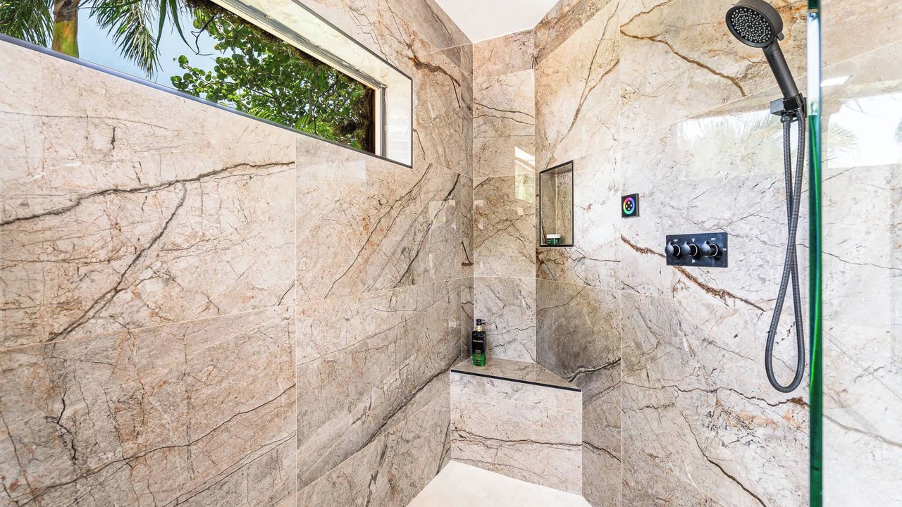 Photo of Bathroom in Oakland Park