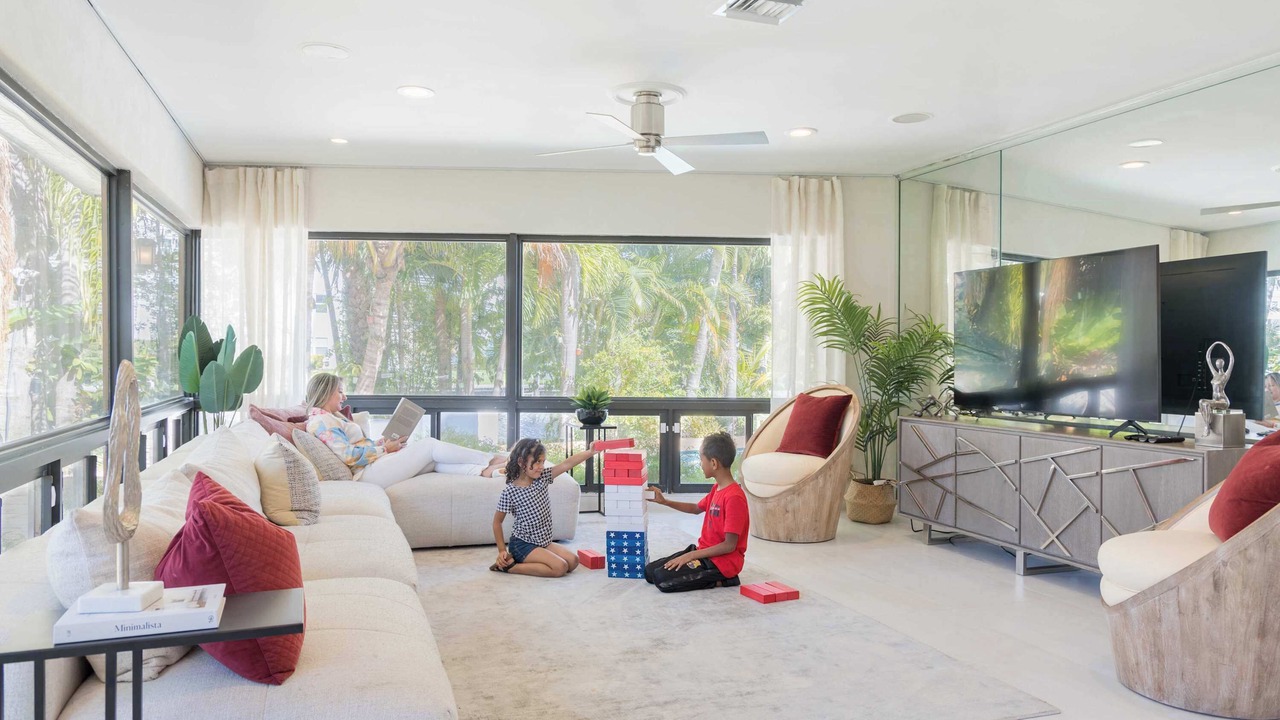 Photo of Livingroom in Oakland Park