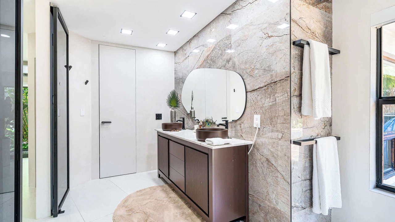 Photo of Bathroom in Oakland Park