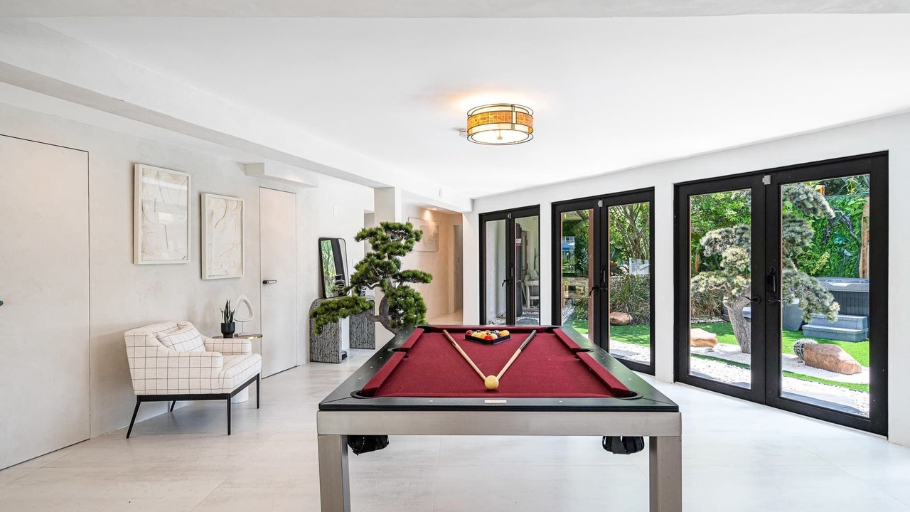 Photo of Bedroom in Oakland Park
