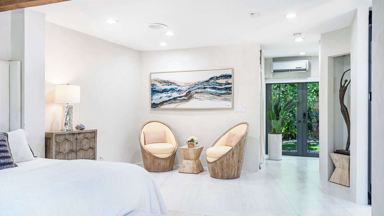 Photo of Bedroom in Oakland Park