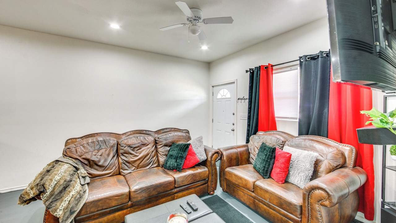 Photo of Livingroom in Tyler