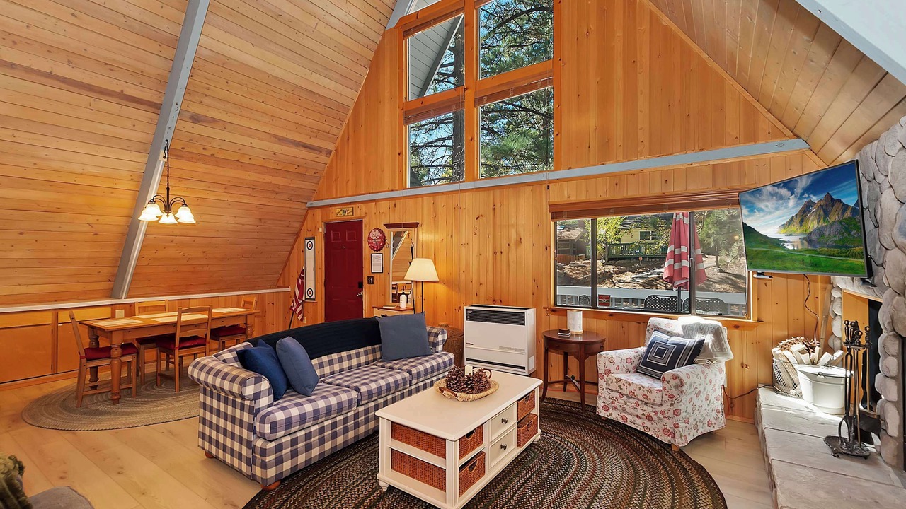 Photo of Livingroom in Green Valley Lake