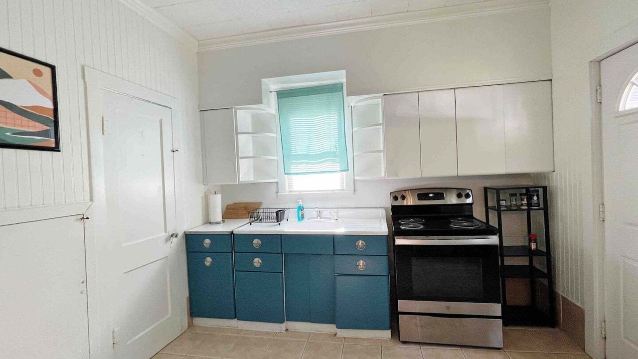 Photo of Kitchen in Oaks Historic District