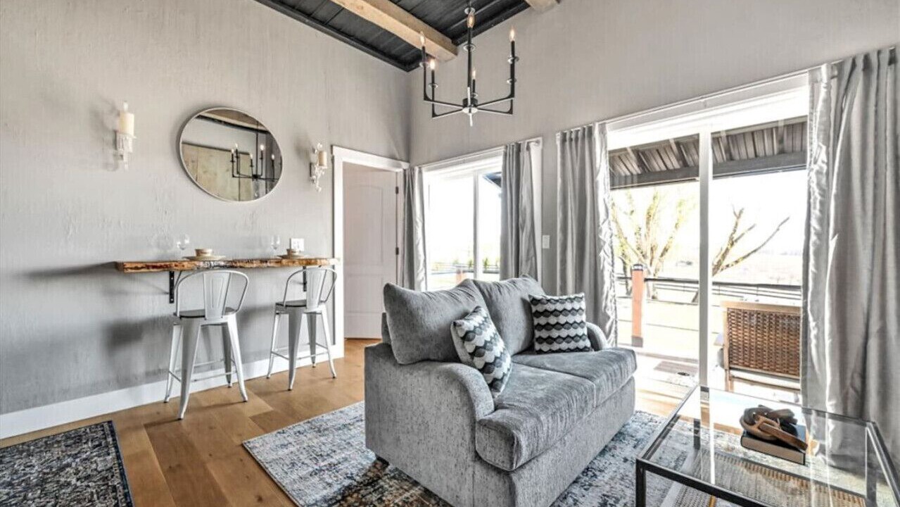 Photo of Livingroom in Pine Grove