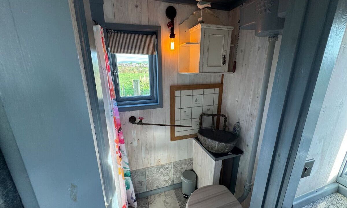 Photo of Bathroom in Tintagel