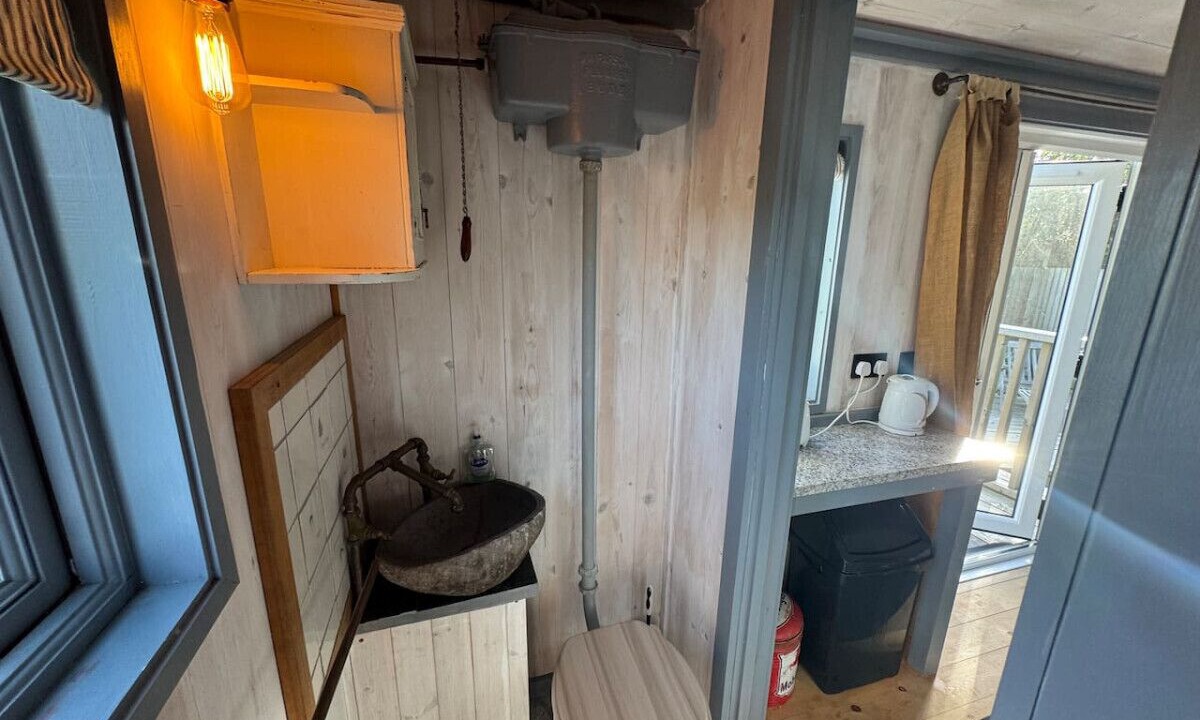 Photo of Bathroom in Tintagel