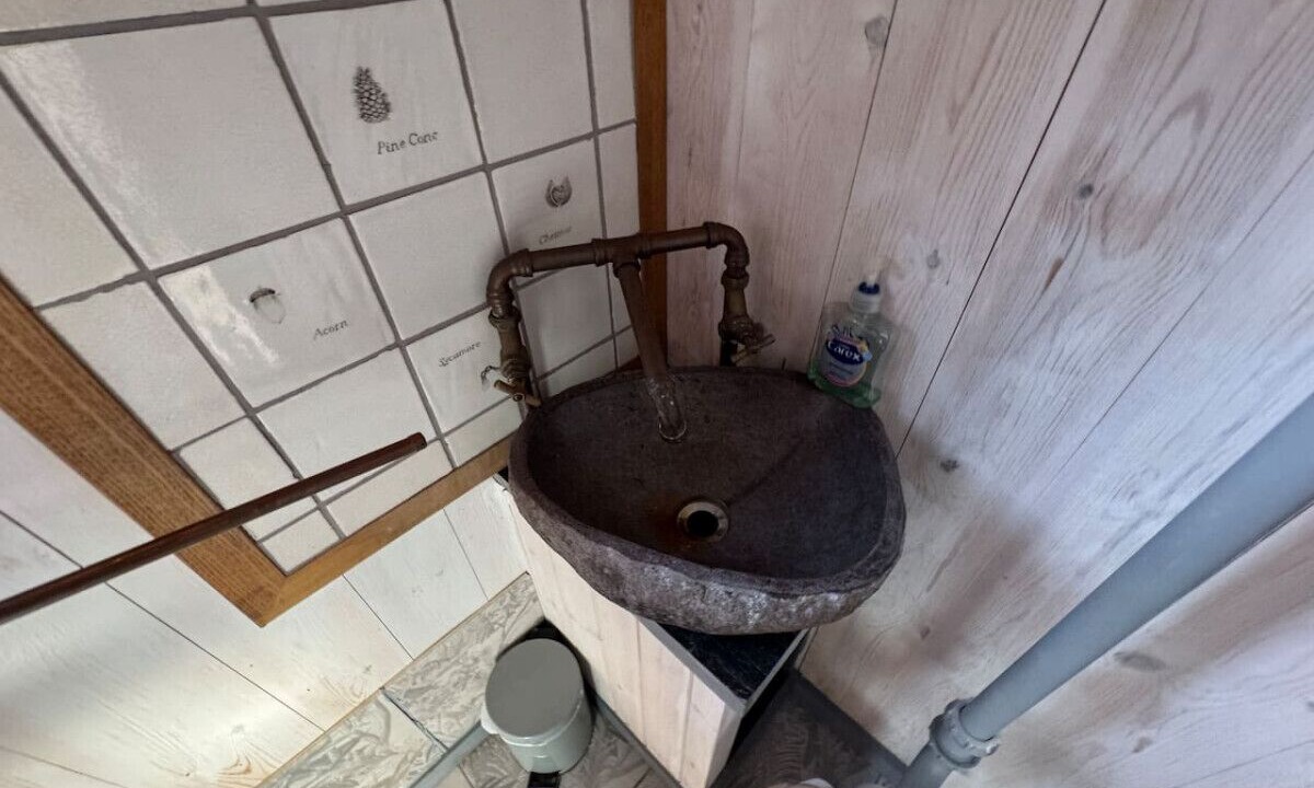 Photo of Bathroom in Tintagel