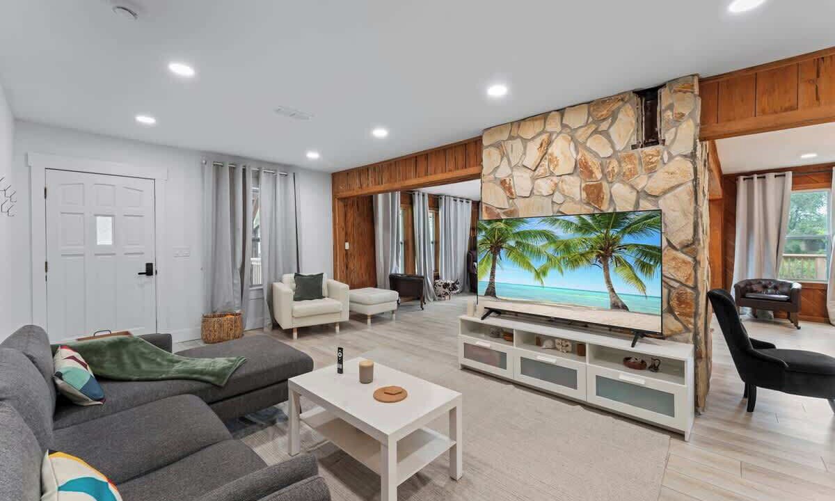 Photo of Livingroom in Orange Park
