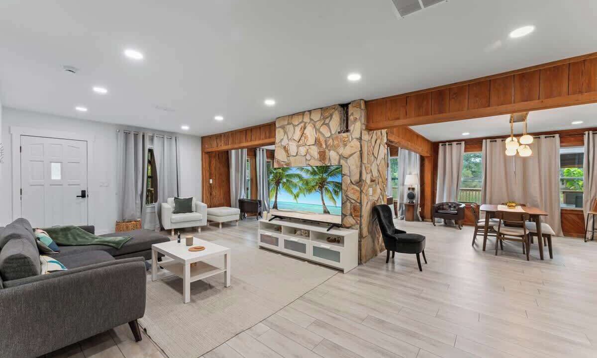 Photo of Livingroom in Orange Park