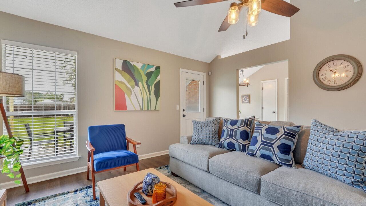 Photo of Livingroom in Richmond Hill