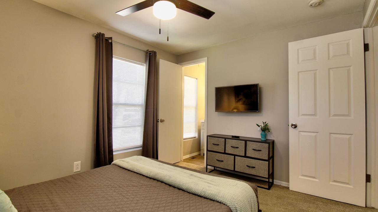 Photo of Bedroom in Broken Arrow