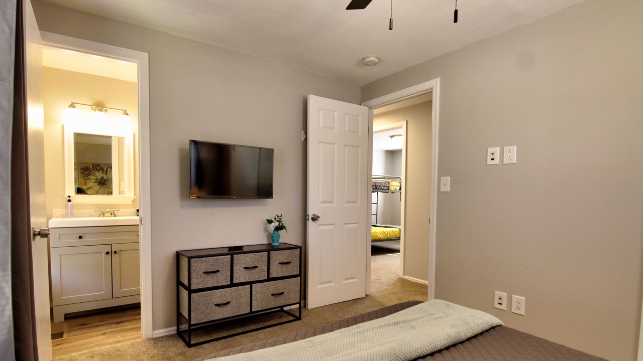 Photo of Bedroom in Broken Arrow