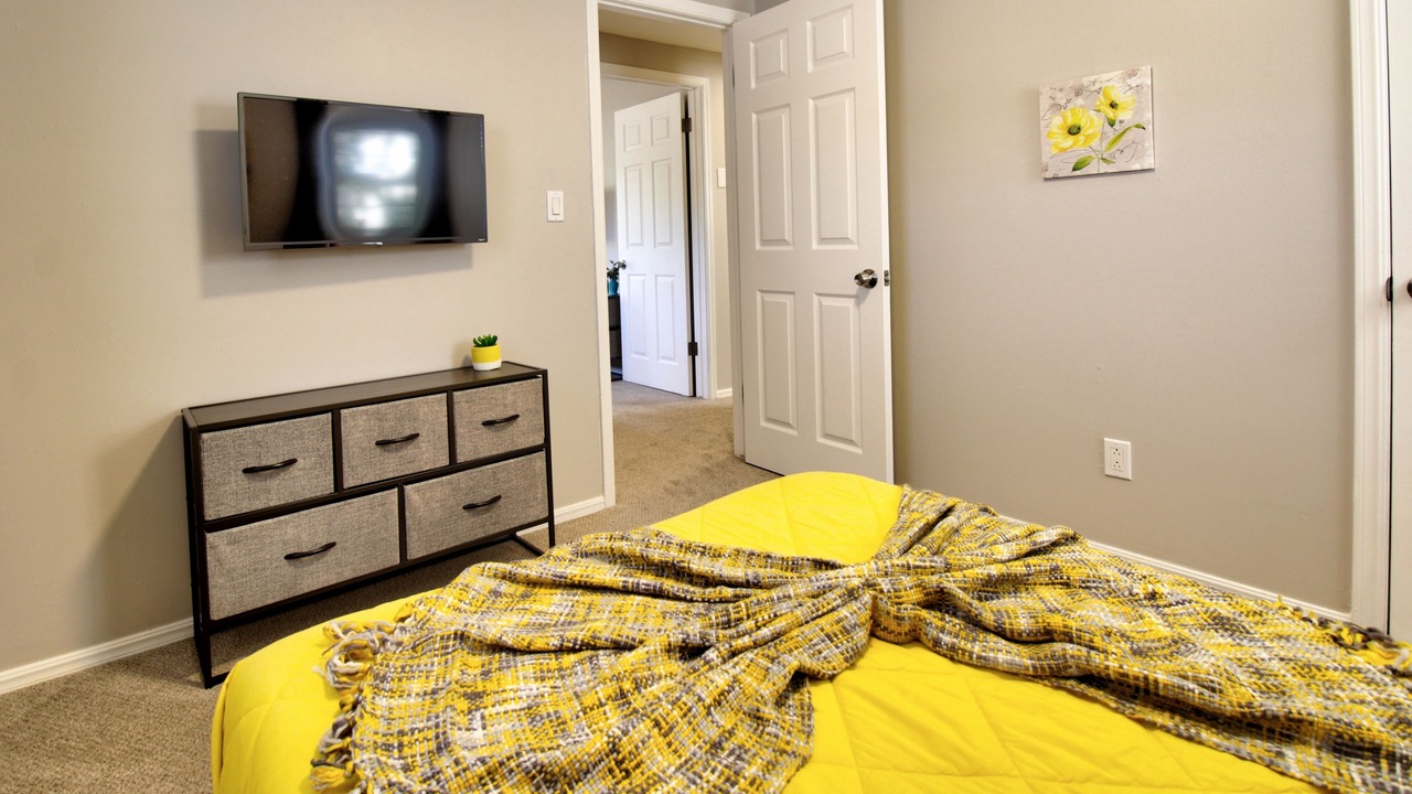 Photo of Bedroom in Broken Arrow