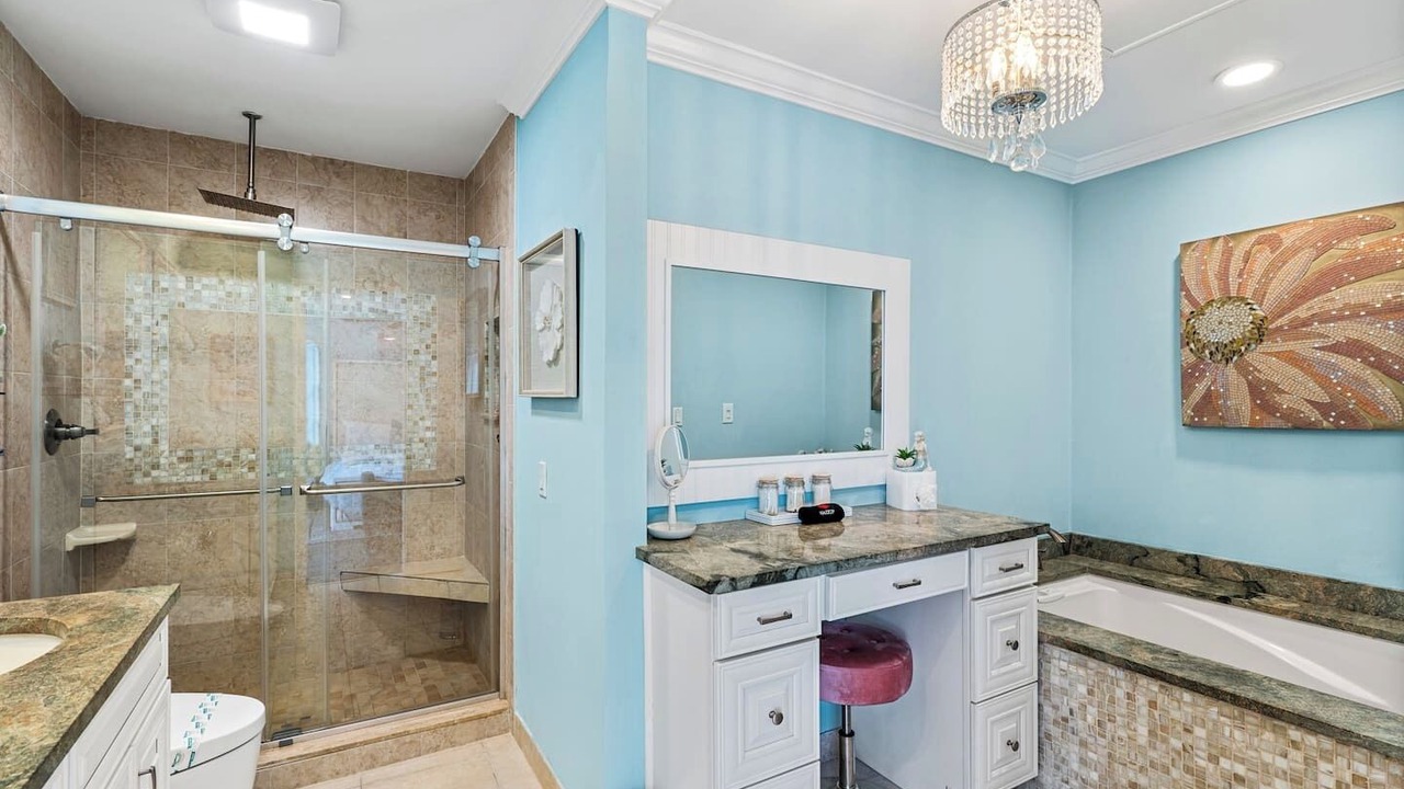Photo of Bathroom in Tropic Palms
