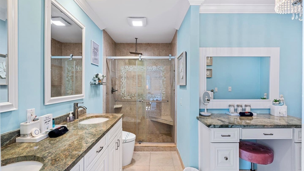 Photo of Bathroom in Tropic Palms