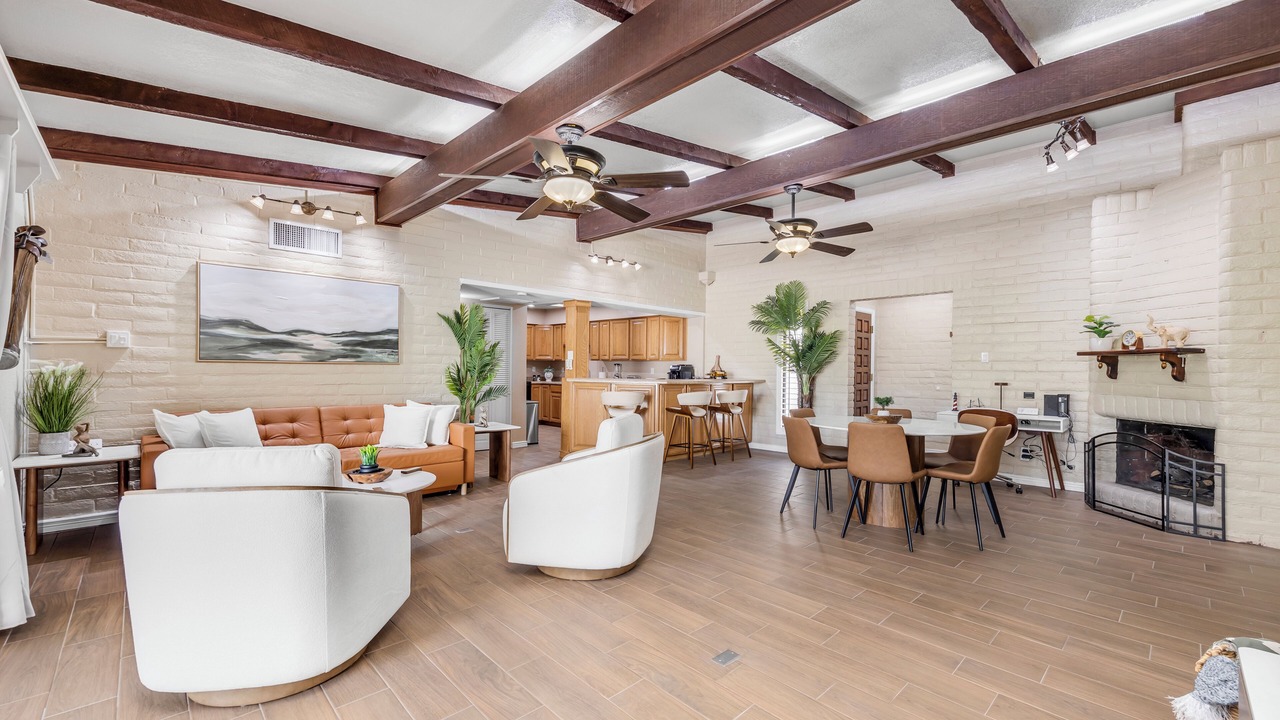 Photo of Livingroom in Horizon City