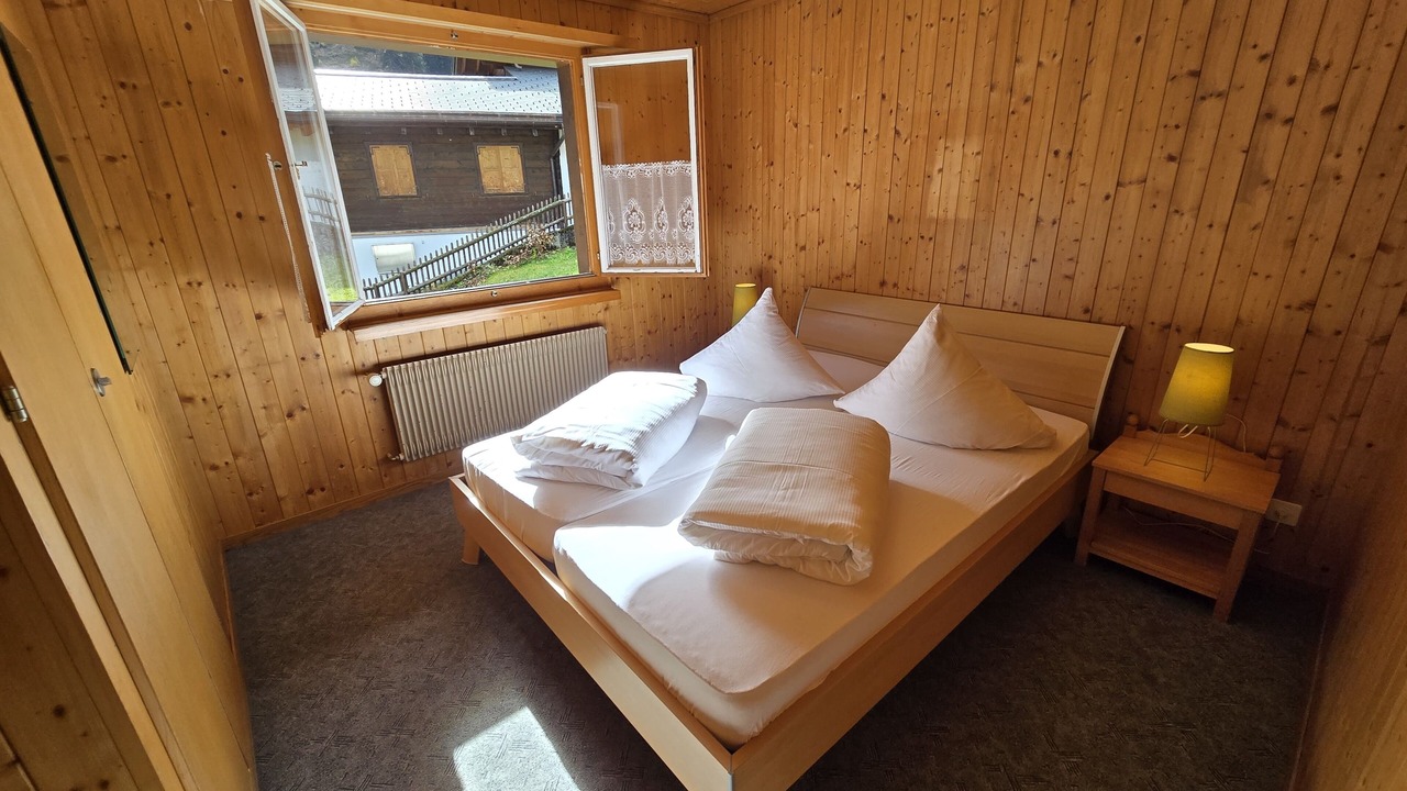 Photo of Bedroom in Tujetsch