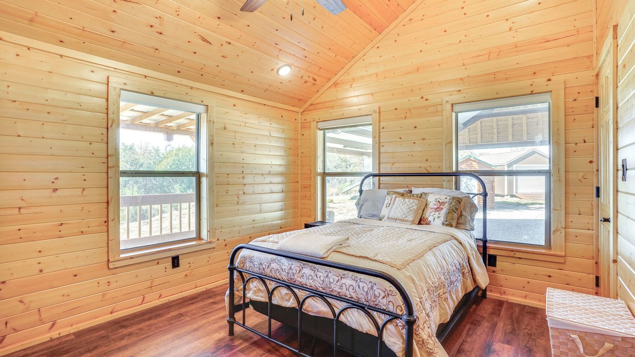 Photo of Bedroom in Bluff Dale