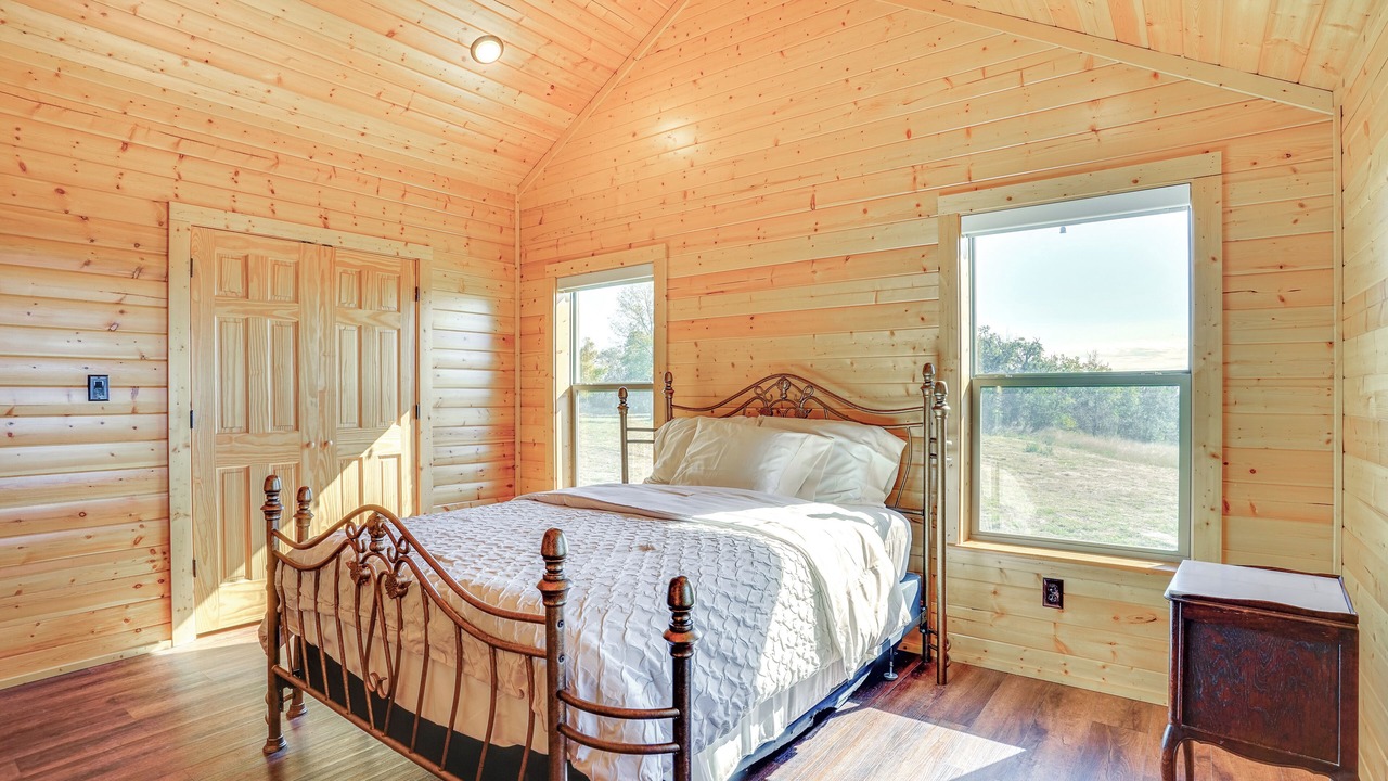 Photo of Bedroom in Bluff Dale