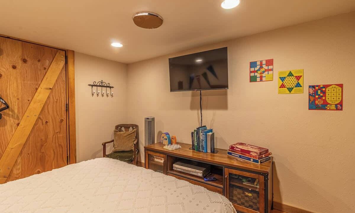 Photo of Bedroom in Paradise Estates