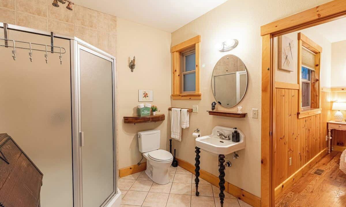 Photo of Bathroom in Paradise Estates