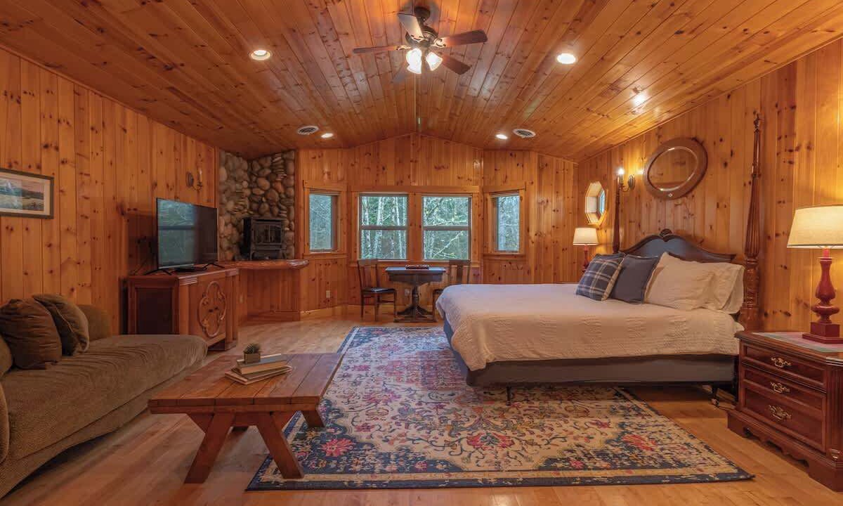 Photo of Bedroom in Paradise Estates