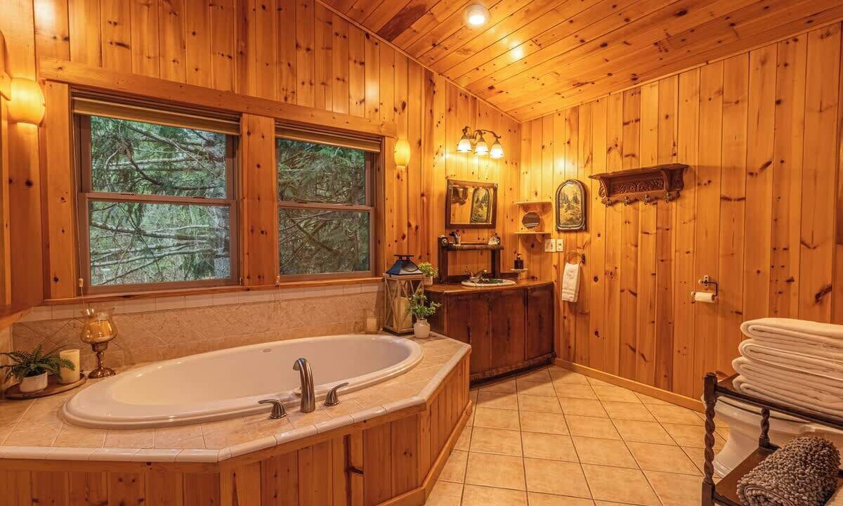 Photo of Bathroom in Paradise Estates