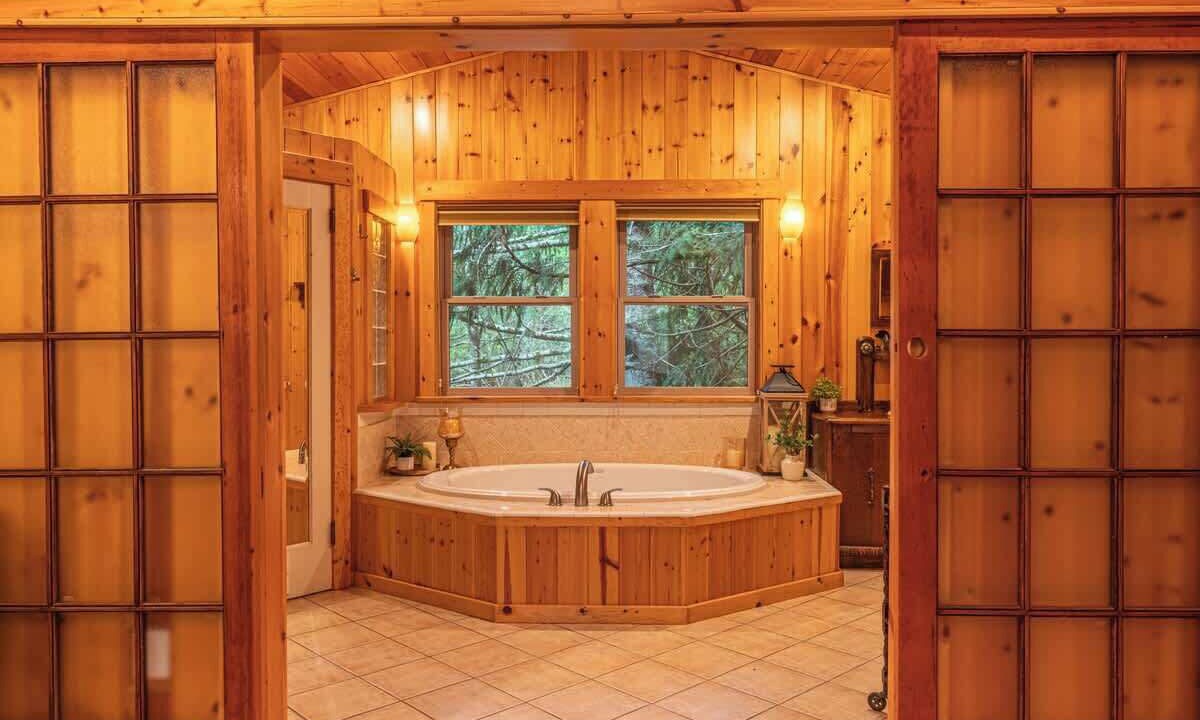 Photo of Bathroom in Paradise Estates