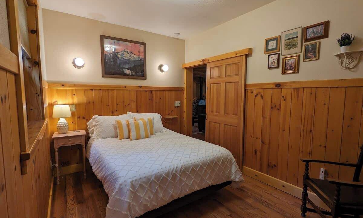 Photo of Bedroom in Paradise Estates