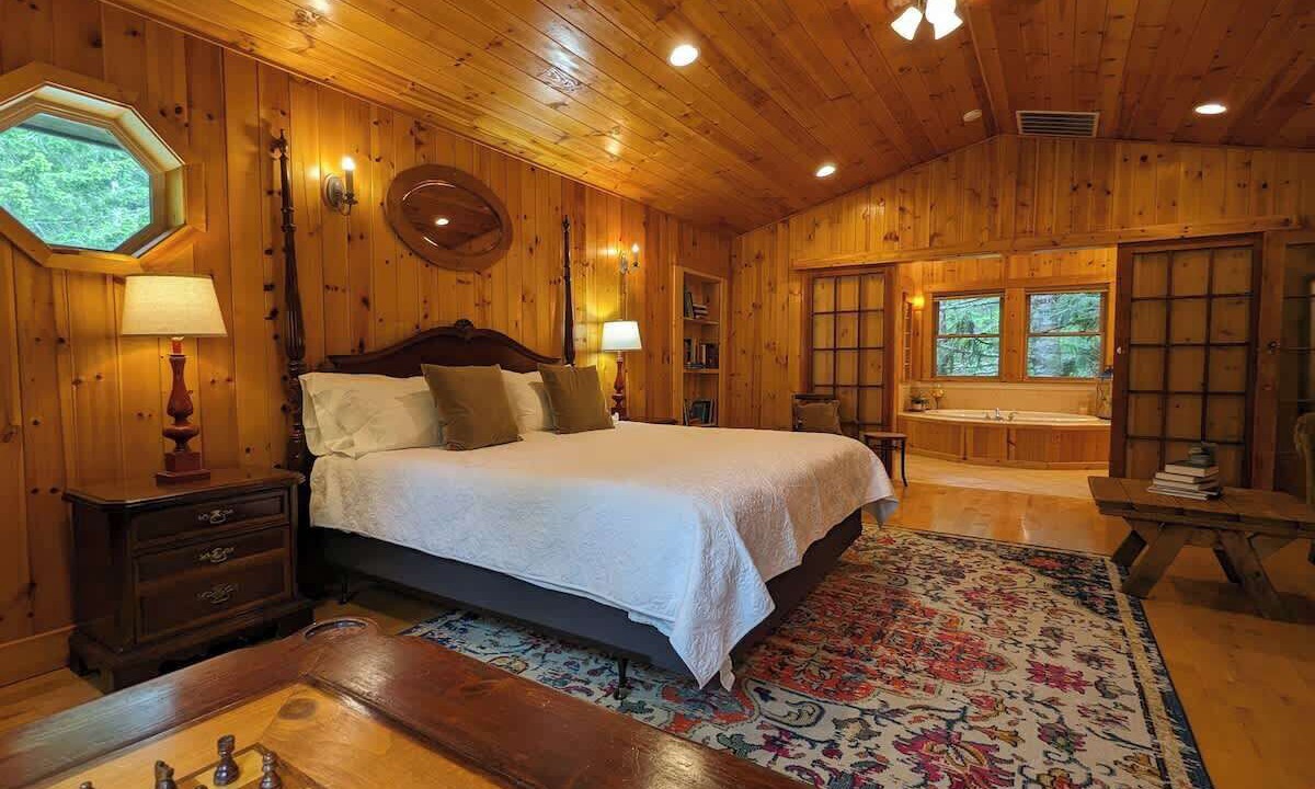 Photo of Bedroom in Paradise Estates
