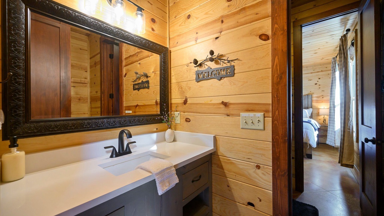 Photo of Bedroom in Broken Bow