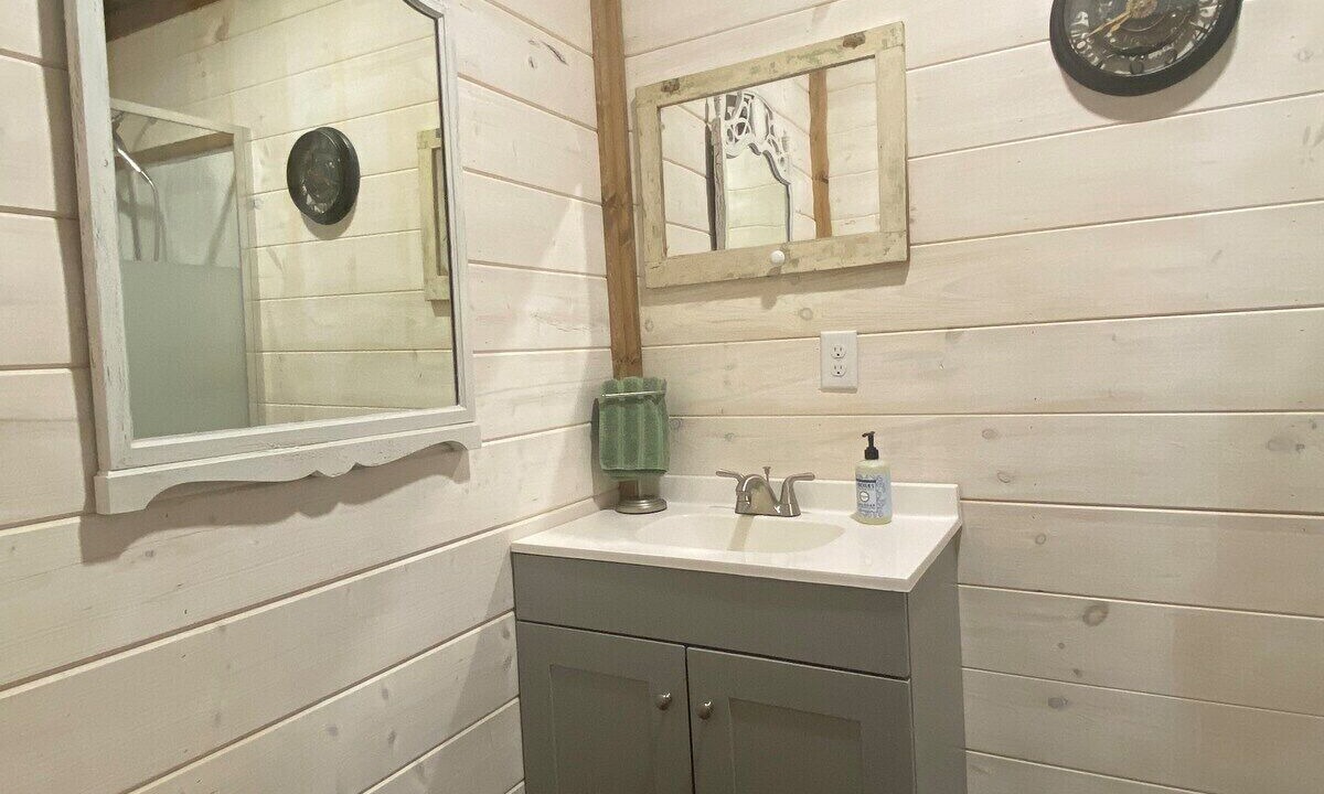 Photo of Bathroom in Linden