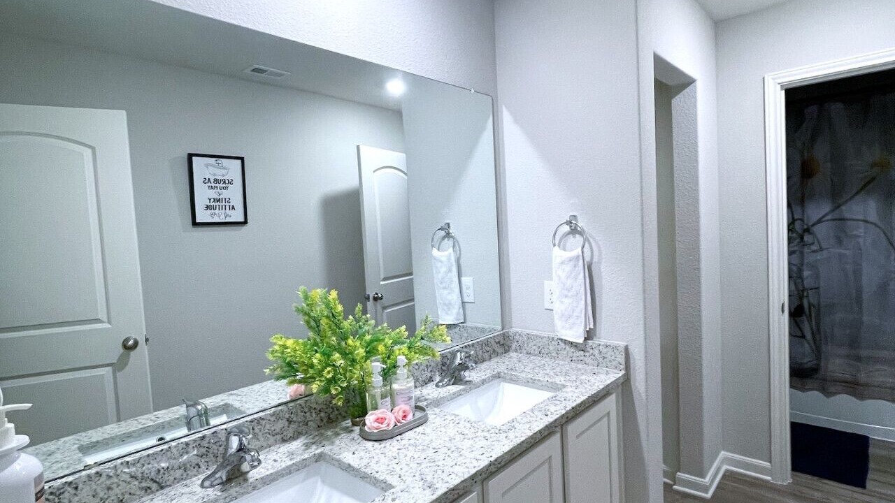 Photo of Bathroom in Anna