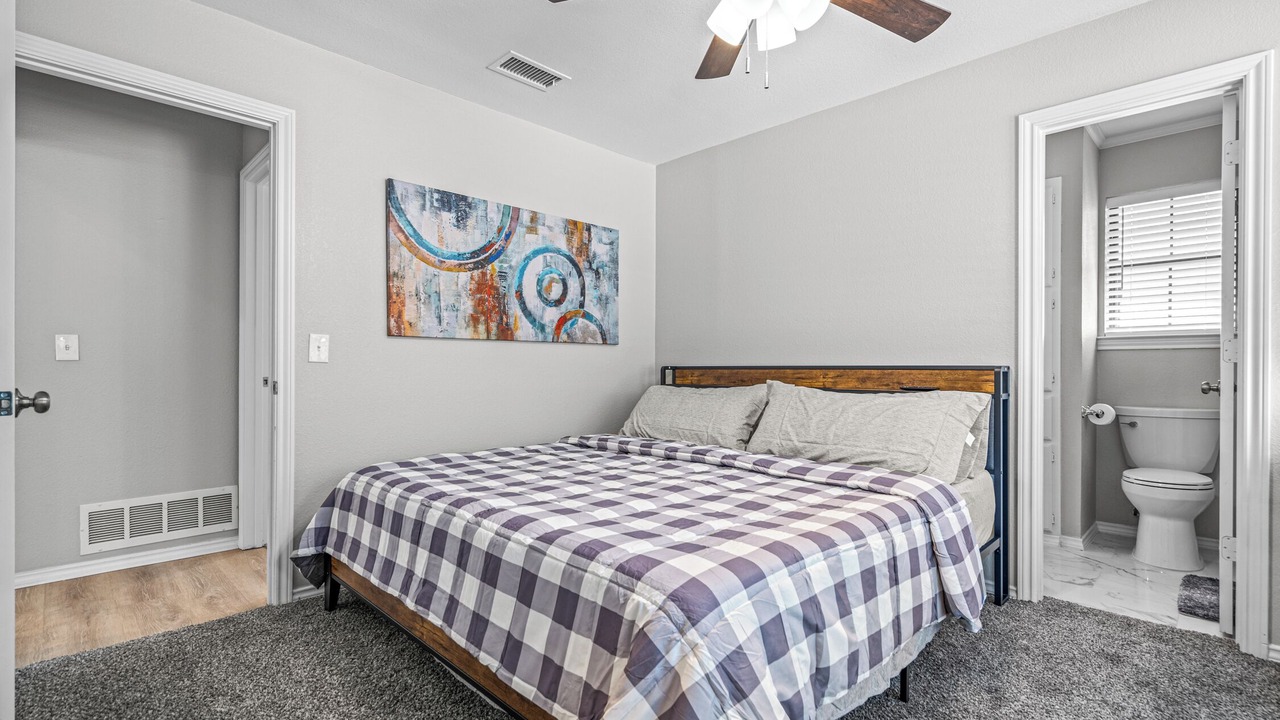 Photo of Bedroom in Garland